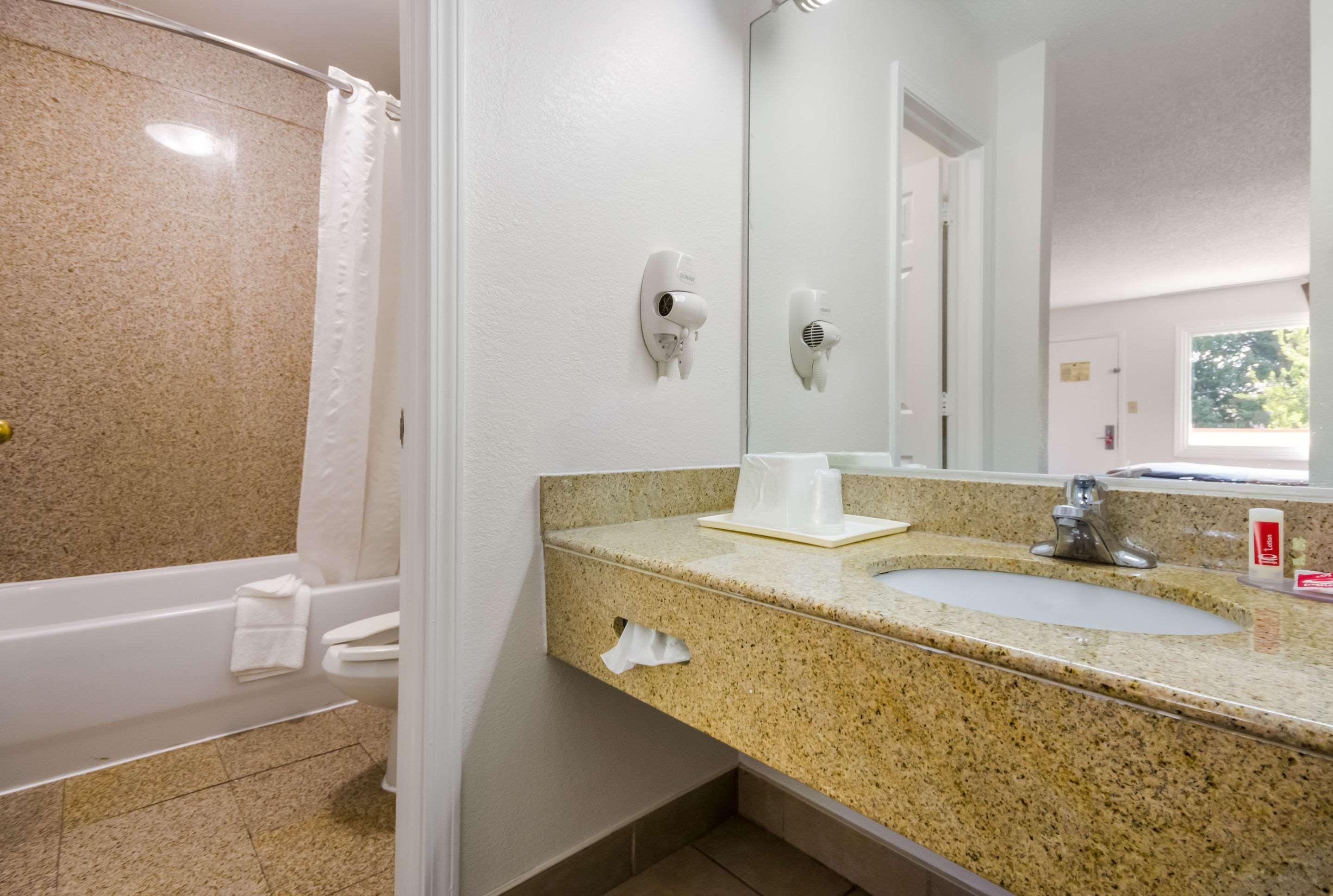 Econo Lodge Little Creek Норфолк Екстериор снимка